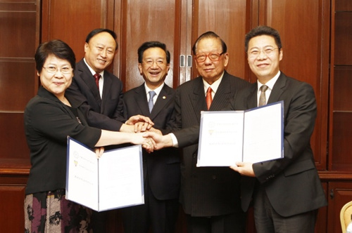 中國僑網(wǎng)雙方簽署友好合作框架協(xié)議書 (馬來西亞《星洲日報》)