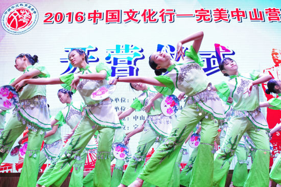 中國僑網(wǎng)僑中學(xué)生表演文藝節(jié)目