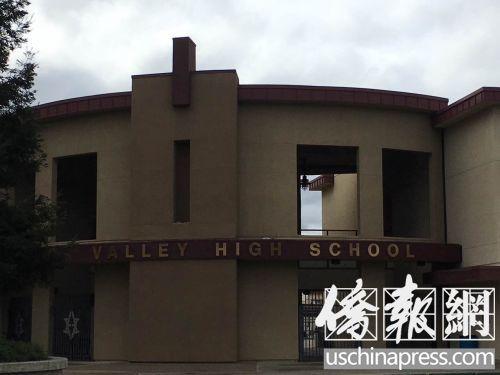 中國僑網(wǎng)不少家長認為普利桑頓高中有了中文選課是一個好的開始。(美國《僑報》/任子晟 攝)