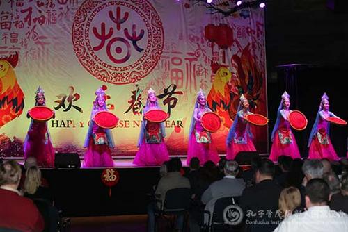 中國(guó)僑網(wǎng)舞蹈《紅是甜來(lái)美是妹》