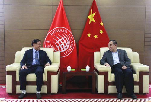 中國僑網(wǎng)賈益民與邢福揚交談