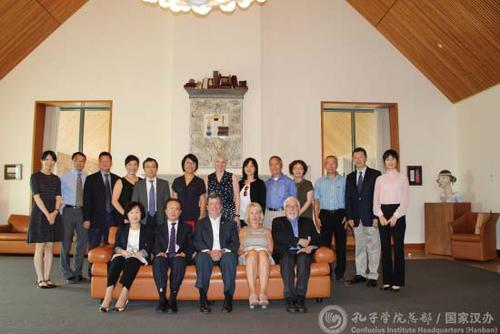 中國僑網(wǎng)全體會議代表合影留念。(國家漢辦網(wǎng)站圖片)