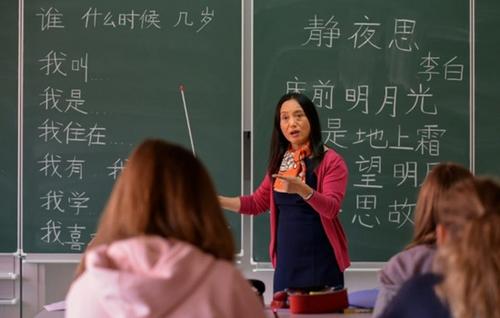 中國僑網(wǎng)盧森堡一所學(xué)校的學(xué)生正在學(xué)習(xí)中文。(圖片來源:法新社)
