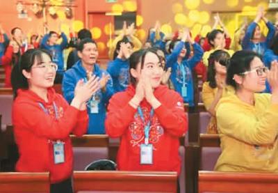 中國(guó)僑網(wǎng)漢語(yǔ)教師志愿者崗前培訓(xùn)結(jié)業(yè)儀式在北京語(yǔ)言大學(xué)舉行