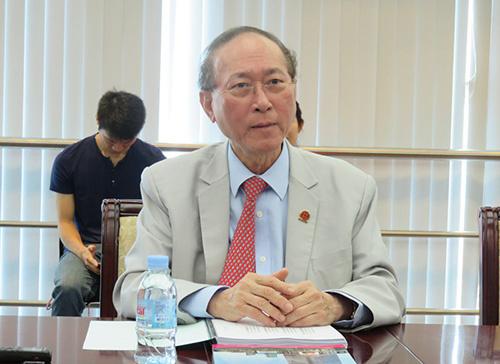中國(guó)僑網(wǎng)柬華理事會(huì)會(huì)長(zhǎng)方僑生