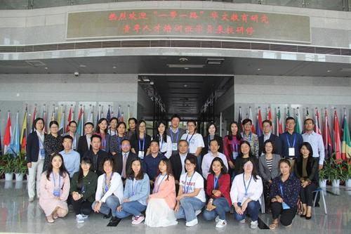 中國僑網(wǎng)參訓海外教師和嘉賓合影(圖:華僑大學/蔡曉宇)