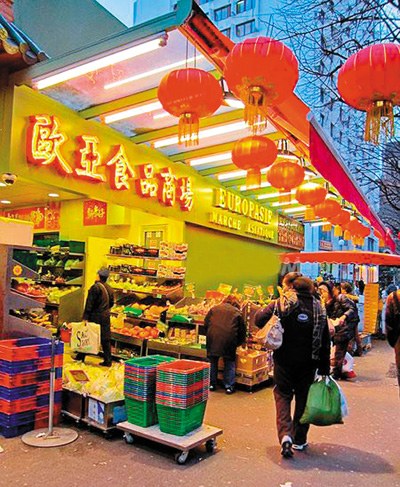 中國僑網(wǎng)法國華商在巴黎開辦的超市生意紅火 資料圖片