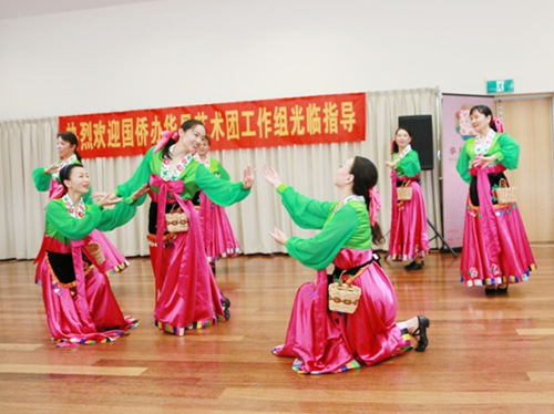 中國僑網(wǎng)舞蹈演出(墨爾本華星藝術(shù)團供圖)