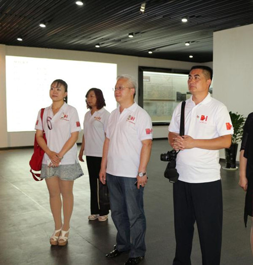 加拿大江蘇協會青奧助威團參觀連云港市規(guī)劃館