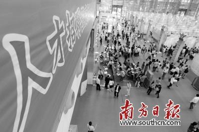 中國(guó)僑網(wǎng)福田區(qū)出臺(tái)政策重金吸引人才。圖為在會(huì)展中心(位于福田)舉行的國(guó)際人才交流大會(huì)。南方日?qǐng)?bào)記者 魯力 攝