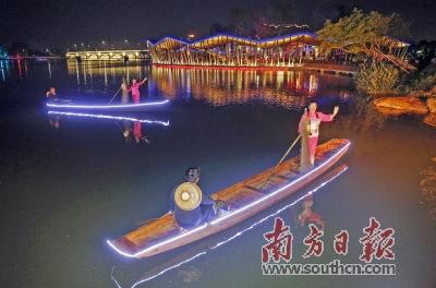 中國僑網(wǎng)“人才之夜”文化沙龍上,身穿傳統(tǒng)服飾的“水上人家”在演唱咸水歌。