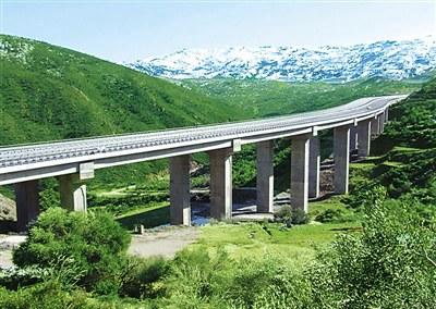中國僑網(wǎng)圖為建成后的阿爾及利亞東西高速公路。 王秉良 譚 漪攝
