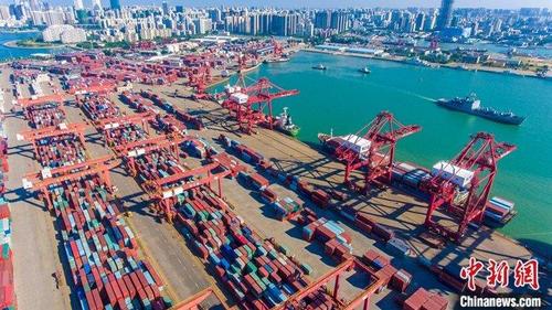 中國僑網資料圖:航拍海口秀英港集裝箱碼頭。中新社記者 駱云飛 攝