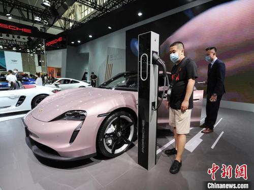 中國僑網長春車展新能源汽車展區(qū)。(資料圖) 劉棟 攝