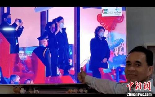 中國僑網(wǎng)泰中經(jīng)濟(jì)協(xié)會主席宋立·普吉觀看北京冬奧會開幕式 吳小菡 供圖