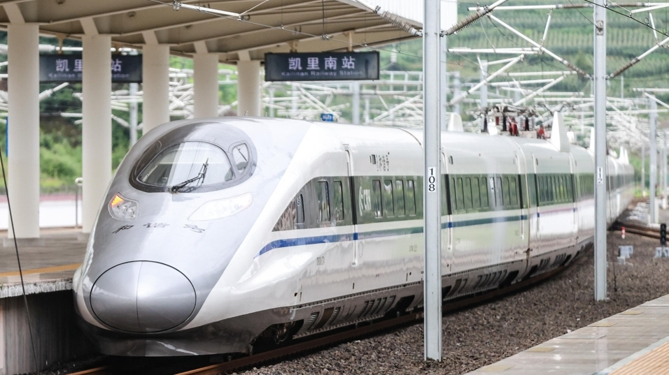 中國鐵路實(shí)行新的列車運(yùn)行圖