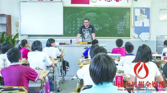 石門中學(xué)外籍老師Neil。/佛山日?qǐng)?bào)記者潘宇瑩攝