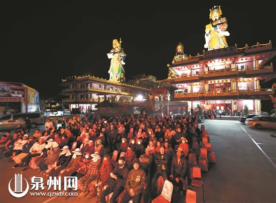中國(guó)僑網(wǎng)巡演現(xiàn)場(chǎng)坐滿觀眾