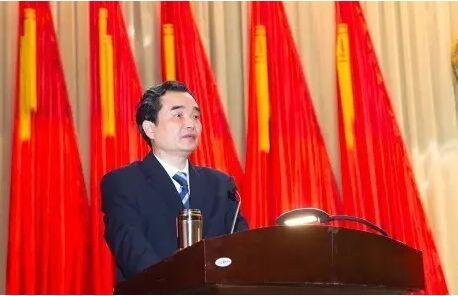 中國僑網(wǎng)文昌市委副書記、市長王曉橋代表市政府作政府工作報告
