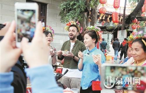 中國僑網(wǎng)泉州多元文化在直播平臺上引起“圍觀”(張九強 攝)
