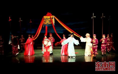 中國(guó)僑網(wǎng)閩西漢劇《二度梅》彩排現(xiàn)場(chǎng)