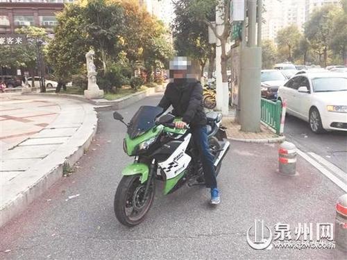中國(guó)僑網(wǎng)駕駛大功率摩托車(chē)被交警查處