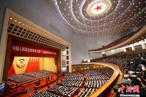 中國僑網資料圖:2018年3月3日,全國政協(xié)十三屆一次會議在北京人民大會堂開幕。 中新社記者 杜洋 攝