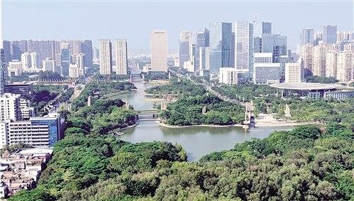 中國僑網(wǎng)佛山千燈湖公園旁崛起金融高新區(qū)。 龐彩霞攝