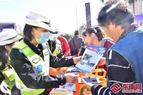 中國僑網宣傳交通安全知識