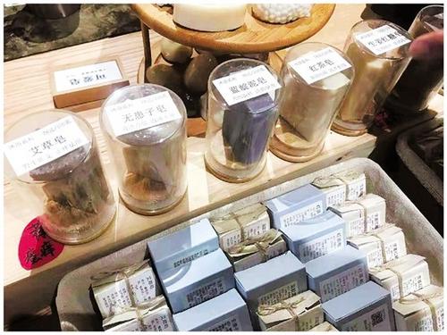 中國僑網(wǎng)蔡燕航和他做的肥皂