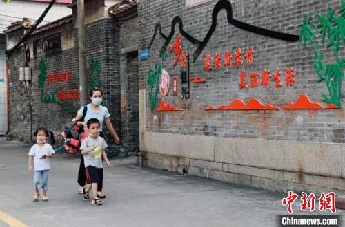 中國僑網(wǎng)佛山禪城區(qū)張槎街道下朗村努力營造鄉(xiāng)風(fēng)文明氛圍 佛山市禪城區(qū)委宣傳部 供圖