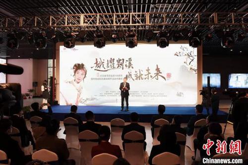中國(guó)僑網(wǎng)紀(jì)念袁雪芬誕辰100周年暨致敬越劇改革80周年活動(dòng)開幕式現(xiàn)場(chǎng) 鄭茹健 攝