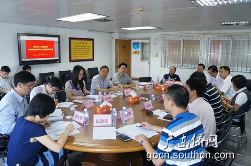 中國僑網(wǎng)調研組就有關問題與代表們進行積極熱烈的探討