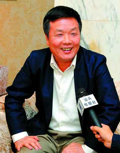 中國僑網(wǎng)張章筍暢談加快華僑試驗區(qū)建設建議。(《汕頭日報》/李俊偉 攝)