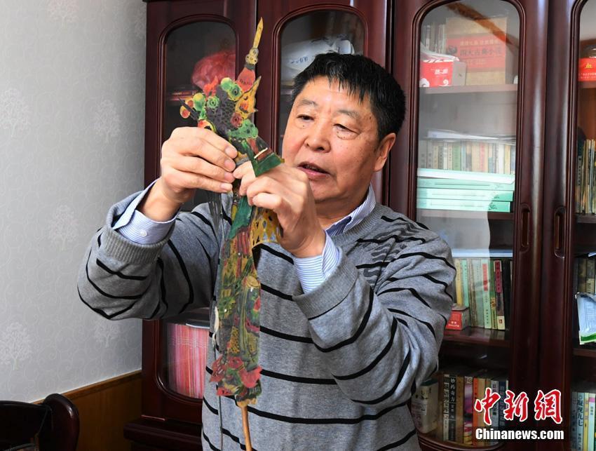 長春市民珍藏半世紀(jì)皮影追憶養(yǎng)父