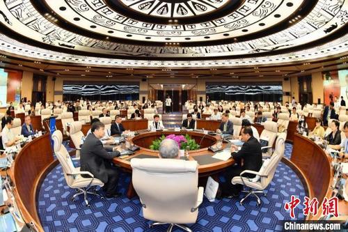 中國僑網(wǎng)圖為中國—東盟溪山論壇主論壇現(xiàn)場。2023中國—東盟教育交流周新聞中心供圖