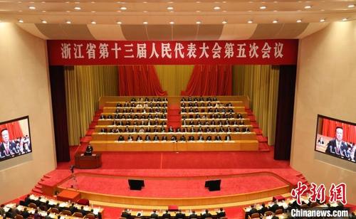 中國僑網(wǎng)浙江省第十三屆人民代表大會(huì)第五次會(huì)議 胡豐盛 攝