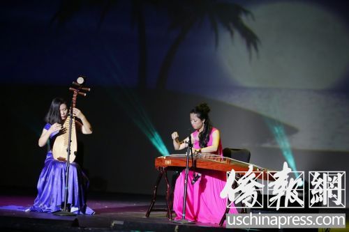 中國(guó)僑網(wǎng)羅慧芳在南加州表演慶祝國(guó)慶65周年。(美國(guó)《僑報(bào)》/周慧一 攝)