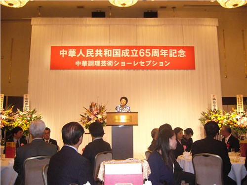 中國僑網季俊秋在仙臺美食展示上致辭