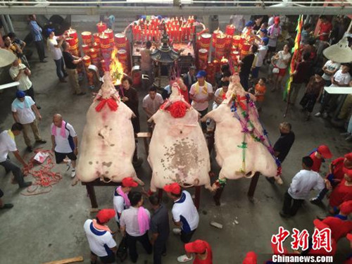 圖為抬大公活動(dòng)現(xiàn)場(chǎng)。(王林