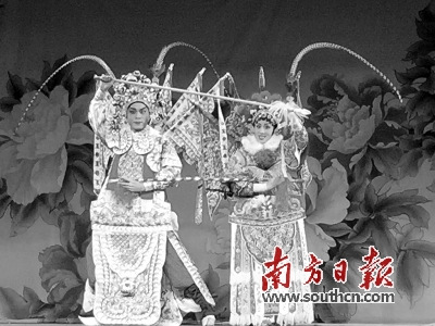 粵劇折子戲《穆桂英招親》在馬六甲演出。(周豫