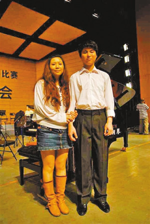 羅新(右)跟蔣曦老師一起。(許恢毅