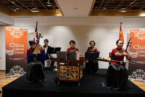 湖北省歌劇舞劇院編鐘國樂團(tuán)五名演奏家?guī)斫?jīng)典民樂表演