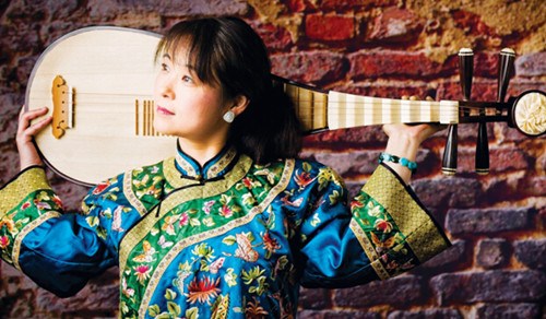 吳蠻曾五次獲得美國(guó)格萊美“最佳演奏獎(jiǎng)”提名(澳大利亞《新快報(bào)》)