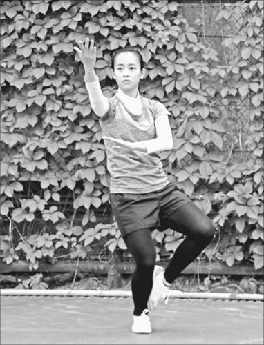 陳明璇在練習(xí)太極拳,為第二屆在華留學(xué)生陽(yáng)光運(yùn)動(dòng)文化之旅太極拳表演做準(zhǔn)備(韓曉云
