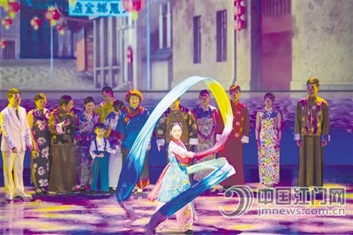 今年4月30日,《闖金山》在江門演藝中心首演(江門日?qǐng)?bào)記者周華東