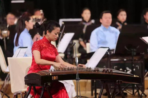 樂(lè)團(tuán)演出《漁舟唱晚》