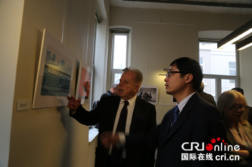 伊斯坦布爾副總領(lǐng)事陳蘇在奧坎大學(xué)校長陪同下視察圖片