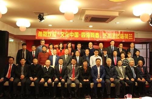 中國僑網(wǎng)代表團(tuán)和嘉賓合影。(《歐洲時(shí)報(bào)》德國版/陳磊 攝)