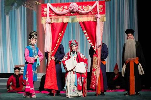 中國(guó)僑網(wǎng)《鎖麟囊》劇照。(由國(guó)家京劇院提供)